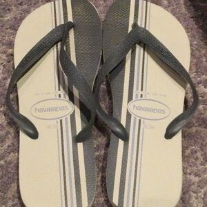 Havaianas grey and beige size 11
